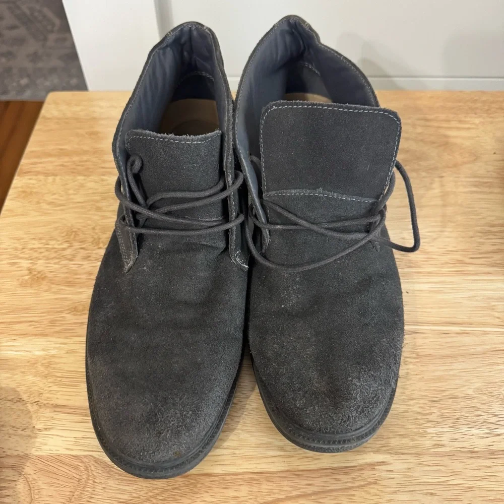 Men’s chukka boots. Size 9